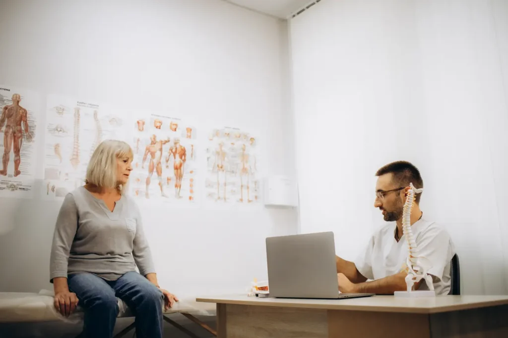 Descubra qué es la fibromialgia, sus síntomas, causas y tratamientos más eficaces - qué es la fibromialgia Consulta médica para diagnóstico de la fibromialgia